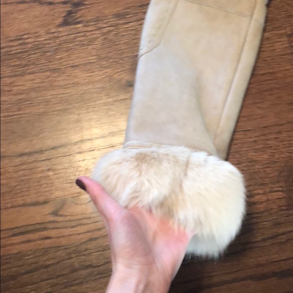 M Real sheepskin coat fits more like S - Picture 2 of 10